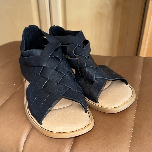 Women’s New with tag BORN sandals black leather 8 M - Picture 2 of 4